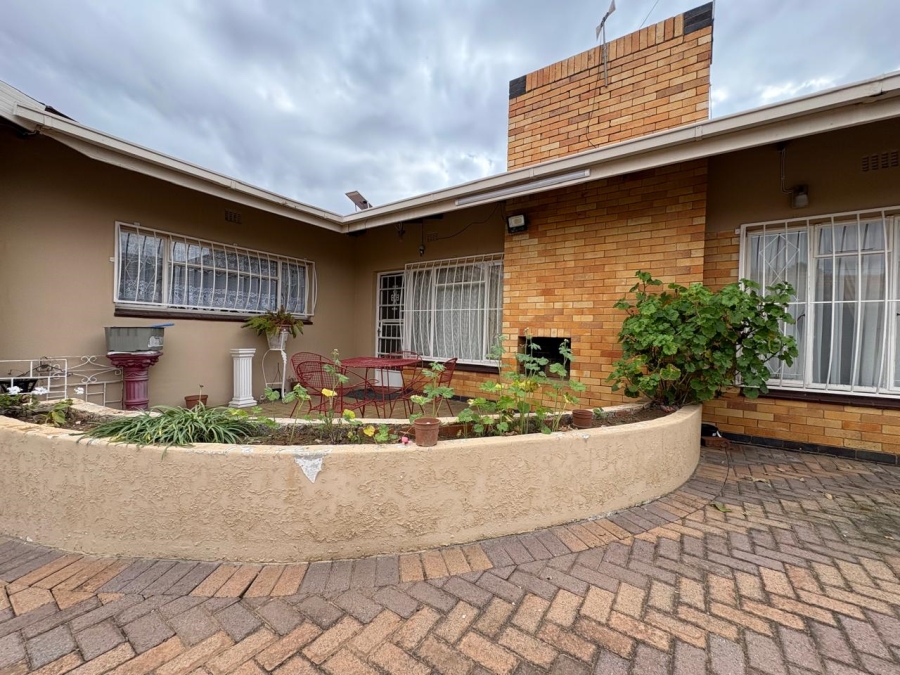 4 Bedroom Property for Sale in Naudeville Free State